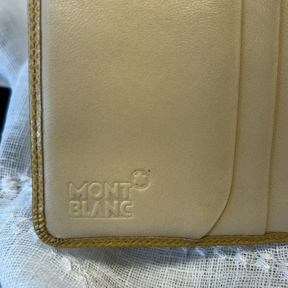 NWT MontBlanc glove leather with dust bag and box (damaged)